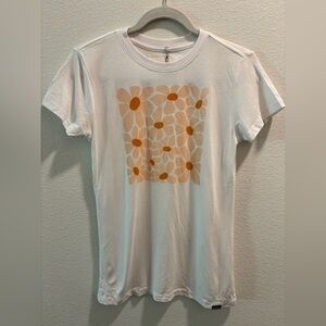 NWT Cariloha White Top with flowers, size XS